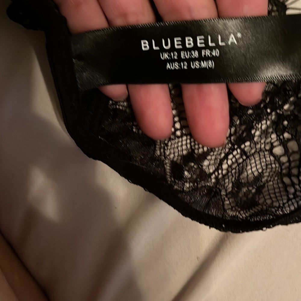 Mostly black lace, sheer coverage to front area. Thin thong area. - Picture 5 of 8